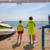 La Marina Baixa activa y refuerza los servicios de socorrismo y vigilancia en sus playas de cara a la temporada alta