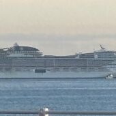 Ya está en Gijón el mayor crucero que esperan esta temporada