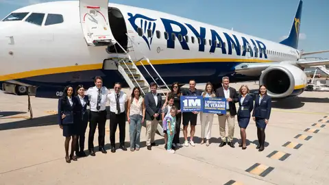 Ryanair alcanza el millón de pasajeros en Castellón y abre rutas a Manchester y Bolonia Ryanair alcanza el millón de pasajeros en Castellón y abre rutas a Manchester y Bolonia