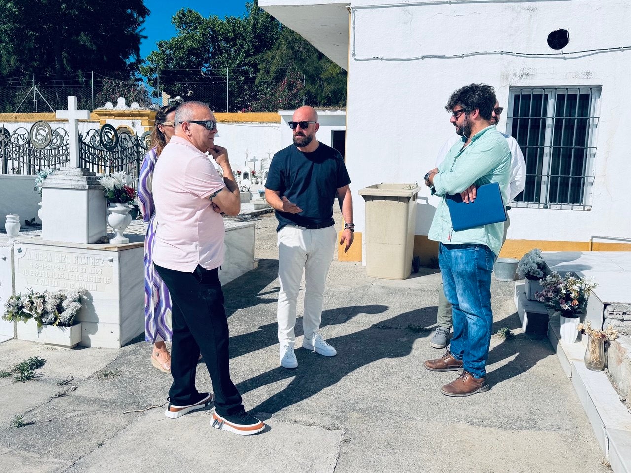 El Ayuntamiento de El Puerto refuerza el servicio de mantenimiento del cementerio municipal con un nuevo contrato El Ayuntamiento de El Puerto refuerza el servicio de mantenimiento del cementerio municipal con un nuevo contrato