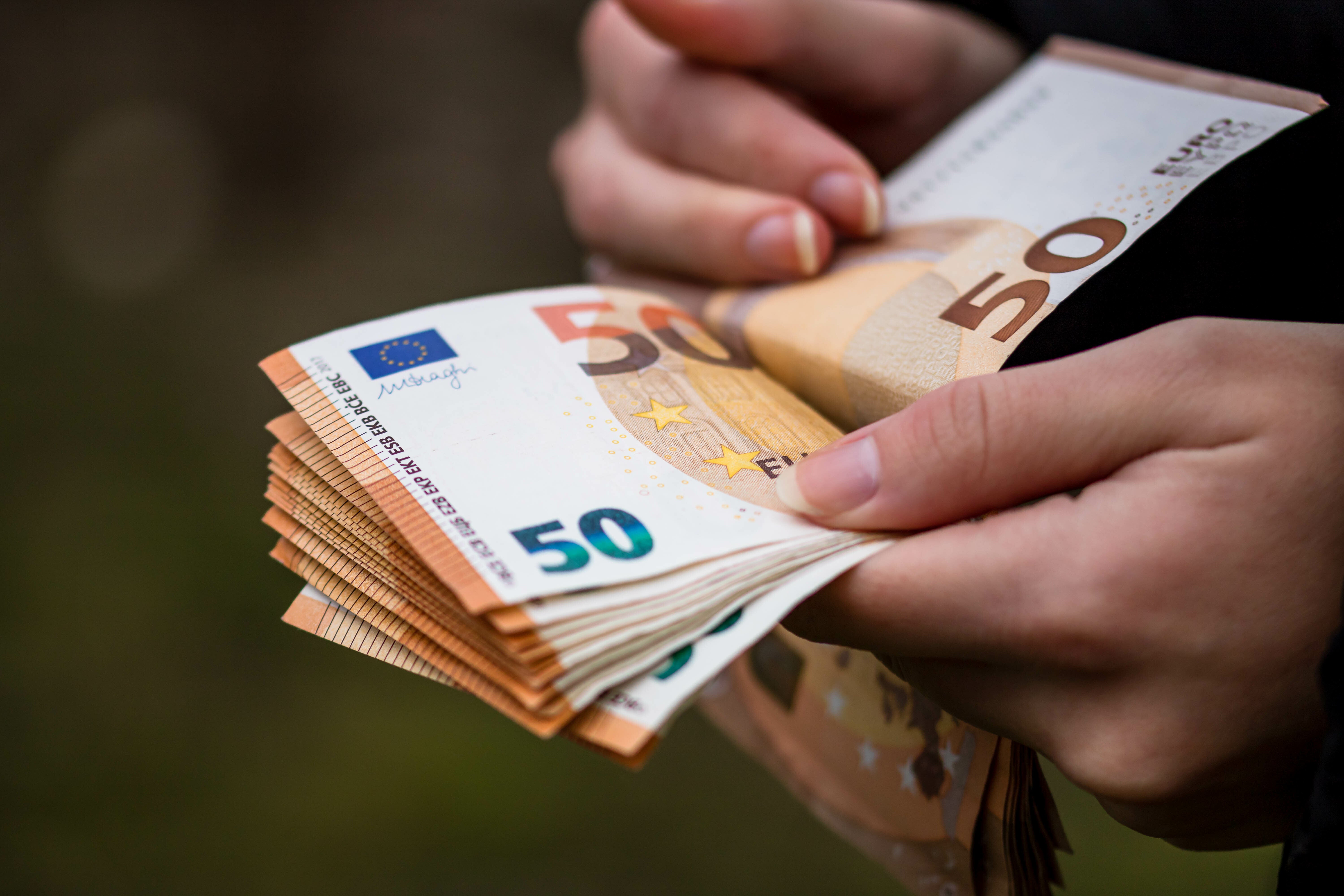 Un abogado avisa en Onda Cero del error que puede costarles miles de euros a las comunidades de vecinos Un abogado avisa en Onda Cero del error que puede costarles miles de euros a las comunidades de vecinos