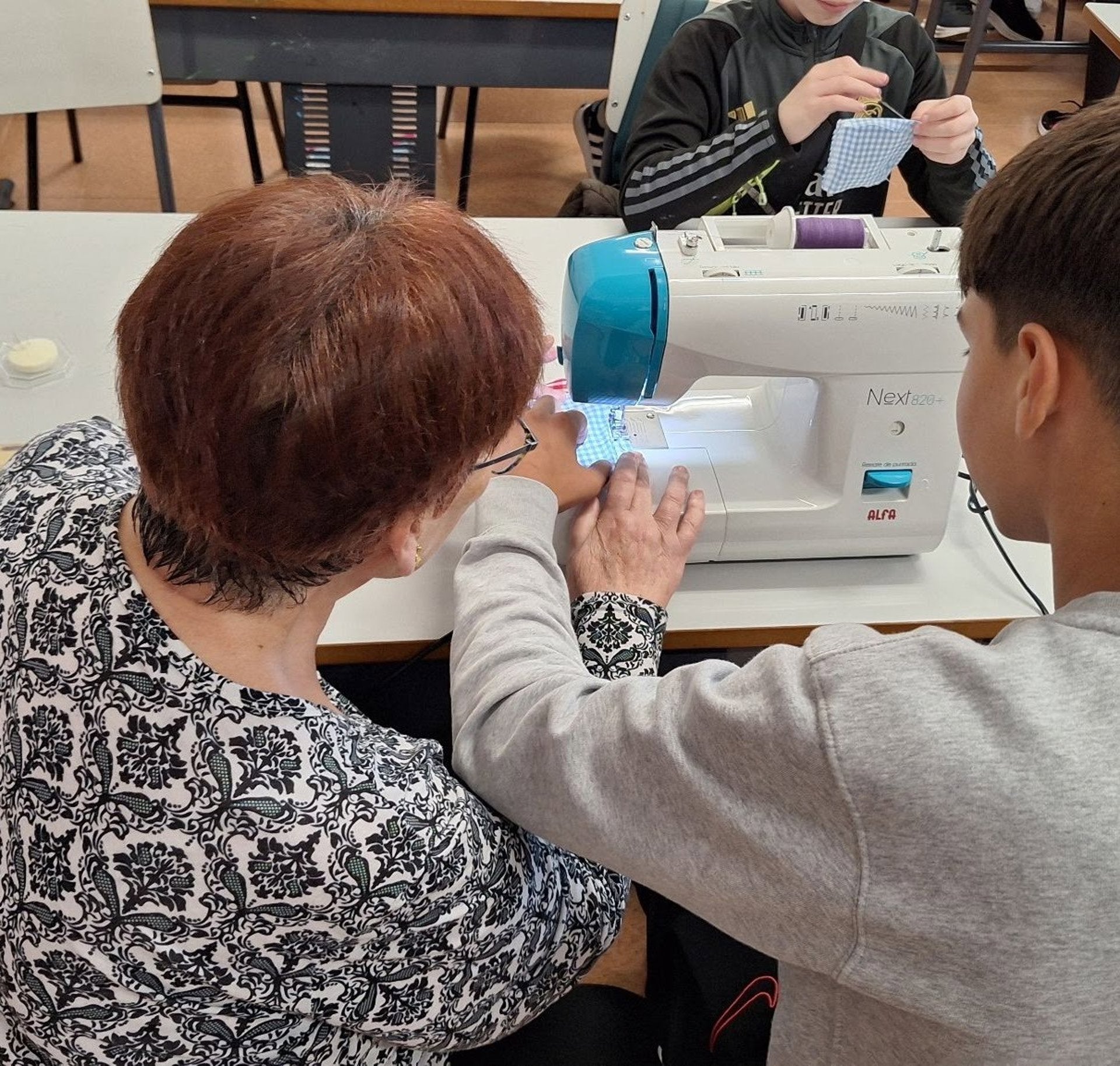 Un total de 112 centros educativos extremeños desarrollan más de 2.200 experiencias intergeneracionales este curso Un total de 112 centros educativos extremeños desarrollan más de 2.200 experiencias intergeneracionales este curso