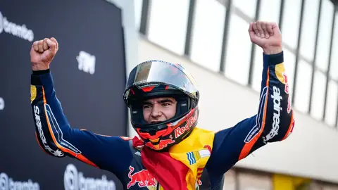 El cántabro Brian Uriarte estrena su palmarés con una victoria en Moto3 El cántabro Brian Uriarte estrena su palmarés con una victoria en Moto3