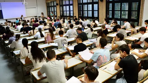 Más de 4.000 estudiantes se presentan a la PAU en Almería. Es la mayor convocatoria de la historia Más de 4.000 estudiantes se presentan a la PAU en Almería. Es la mayor convocatoria de la historia
