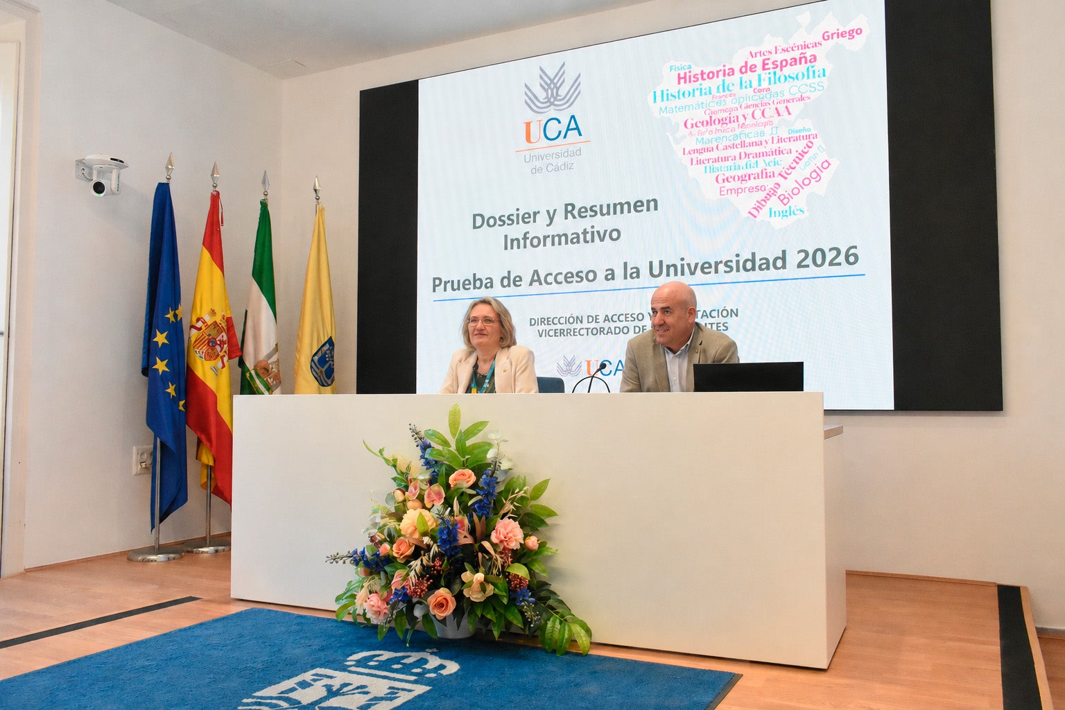 Más de 7.600 estudiantes afrontan la PAU en la provincia de Cádiz con nuevas medidas para evitar el uso de dispositivos electrónicos Más de 7.600 estudiantes afrontan la PAU en la provincia de Cádiz con nuevas medidas para evitar el uso de dispositivos electrónicos