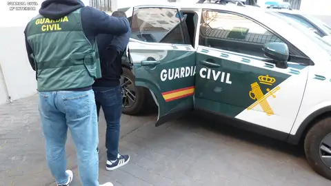 Detenido un joven de 24 años por extorsionar a usuarios de páginas web de contactos en Castellón y Tarragona Detenido un joven de 24 años por extorsionar a usuarios de páginas web de contactos en Castellón y Tarragona