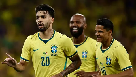 Brasil se da un festín antes de viajar al Mundial Brasil se da un festín antes de viajar al Mundial