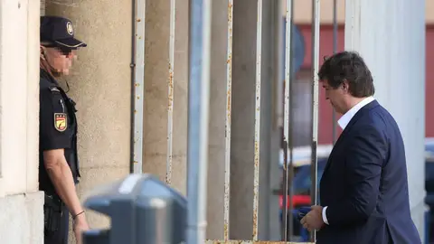 David Sánchez, hermano del presidente del Gobierno, a su llegada este lunes al tribunal de la Audiencia de Badajoz David Sánchez, hermano del presidente del Gobierno, a su llegada este lunes al tribunal de la Audiencia de Badajoz