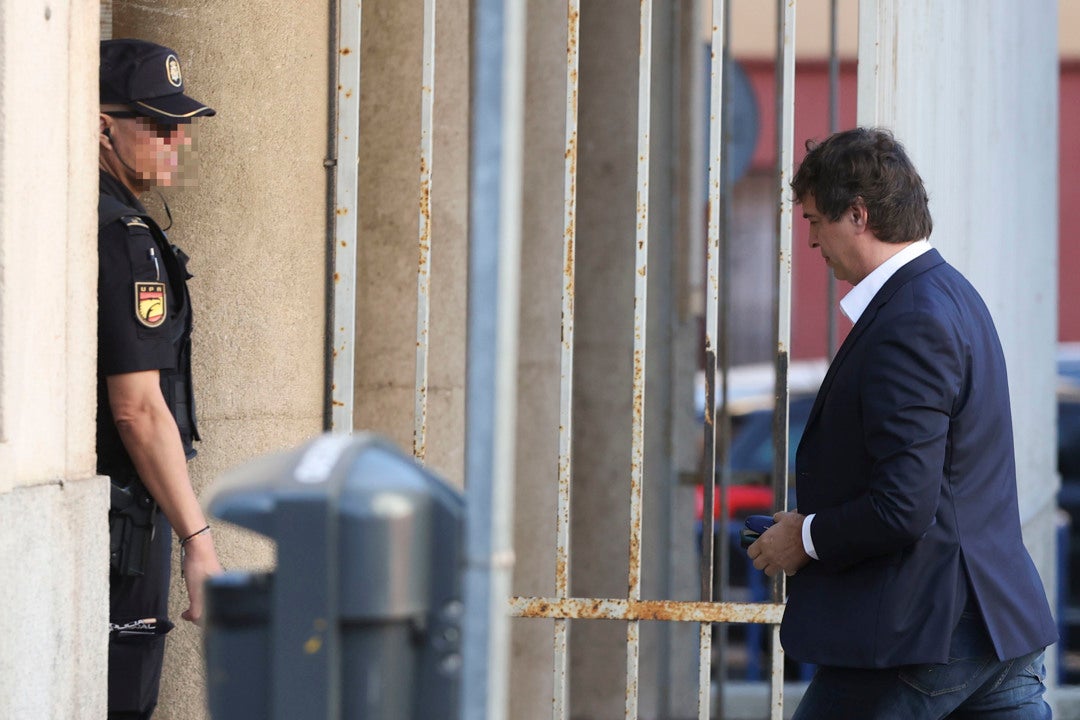 David Sánchez, hermano del presidente del Gobierno, a su llegada este lunes al tribunal de la Audiencia de Badajoz David Sánchez, hermano del presidente del Gobierno, a su llegada este lunes al tribunal de la Audiencia de Badajoz