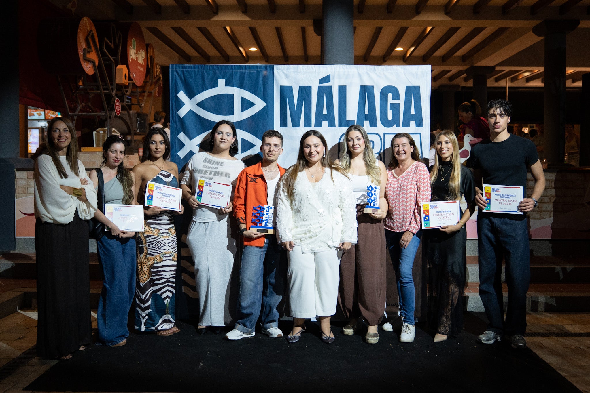 Los diseñadores Raúl Doña y María Santaella, con sus colecciones ‘Tennessee’ y ‘Ancá la Abuela’, han sido los ganadores de la muestra ‘MálagaCrea’ de moda Los diseñadores Raúl Doña y María Santaella, con sus colecciones ‘Tennessee’ y ‘Ancá la Abuela’, han sido los ganadores de la muestra ‘MálagaCrea’ de moda