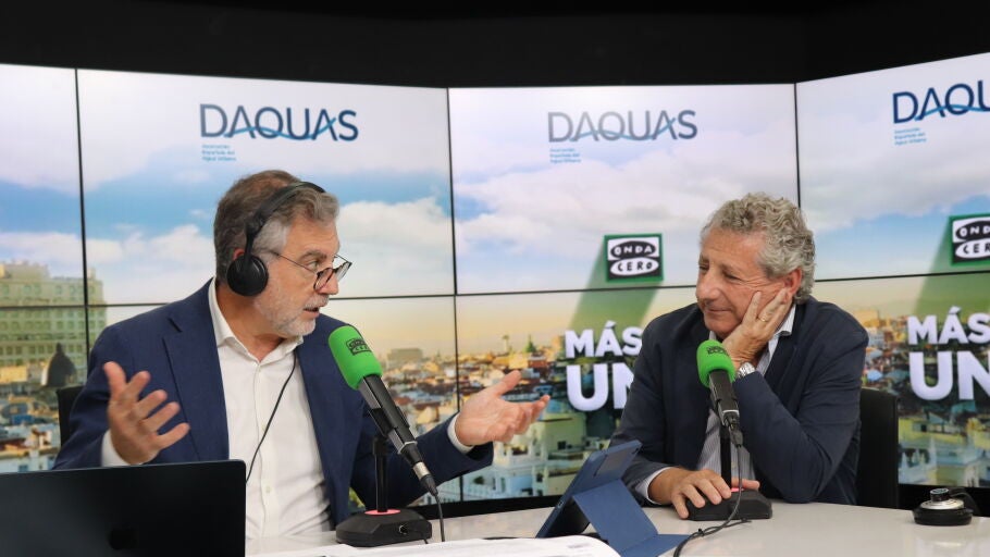 Carlos Alsina junto al presidente de DAQUAS Jes&uacute;s Maza