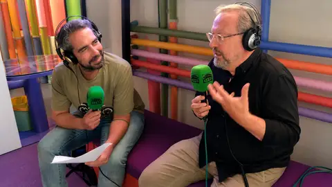 En Gerard Sanz enraona una estona amb Eudald Tomasa, que és director del grup Transversal En Gerard Sanz enraona una estona amb Eudald Tomasa, que és director del grup Transversal