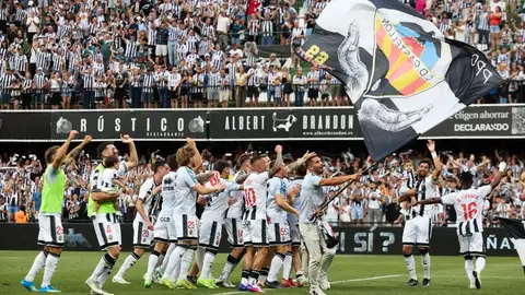 Los jugadores del Castellón celebran el pase al play off Los jugadores del Castellón celebran el pase al play off