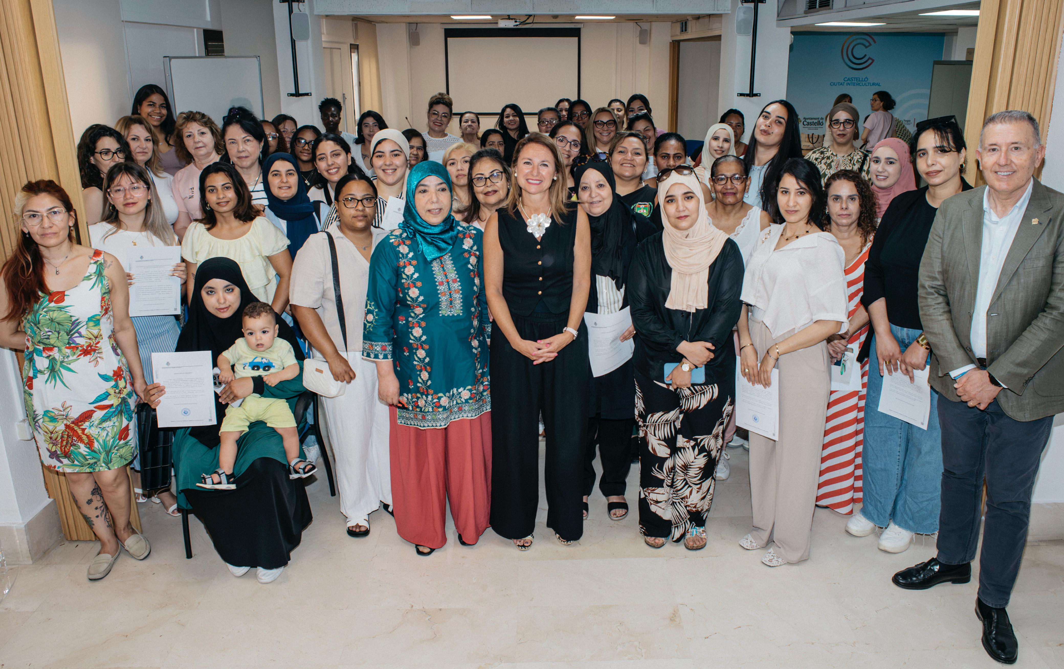 Carrasco destaca la formación de mujeres migrantes para favorecer la integración en Castellón Carrasco destaca la formación de mujeres migrantes para favorecer la integración en Castellón