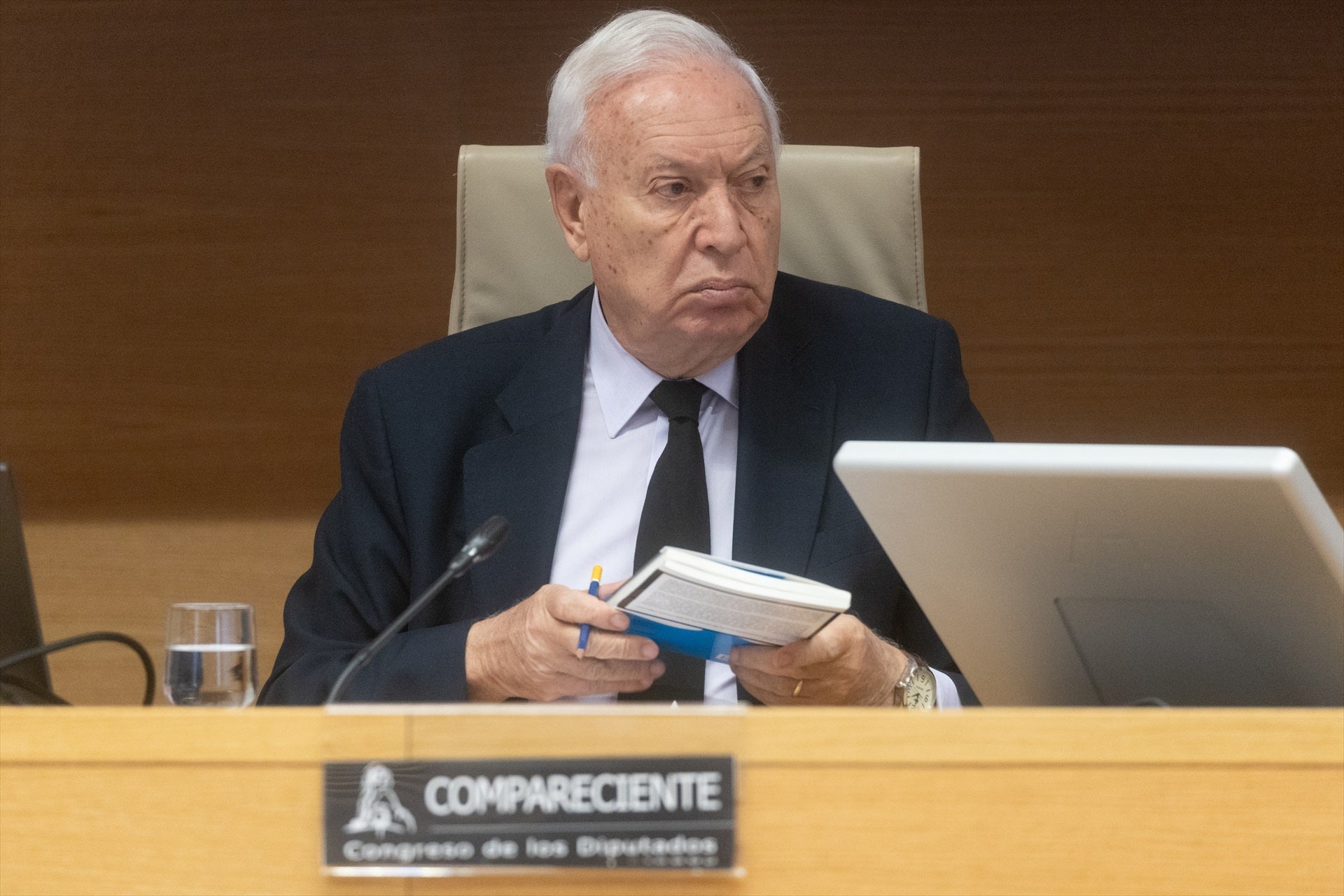 García Margallo califica como "insostenible" la situación del Gobierno y propone "una moción de censura constructiva" García Margallo califica como "insostenible" la situación del Gobierno y propone "una moción de censura constructiva"