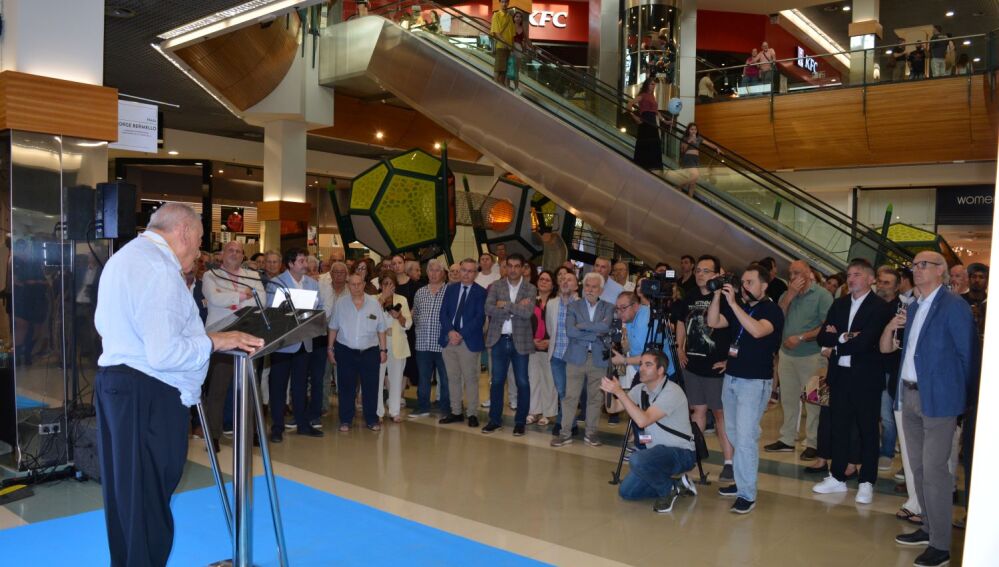 Jorge Bermello diríxese os asistentes o acto central do 25 aniversario de Ponte Vella