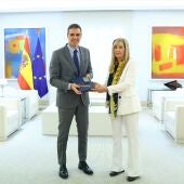El presidente del Gobierno, Pedro Sánchez, y la presidenta del Tribunal Supremo, Isabel Perelló