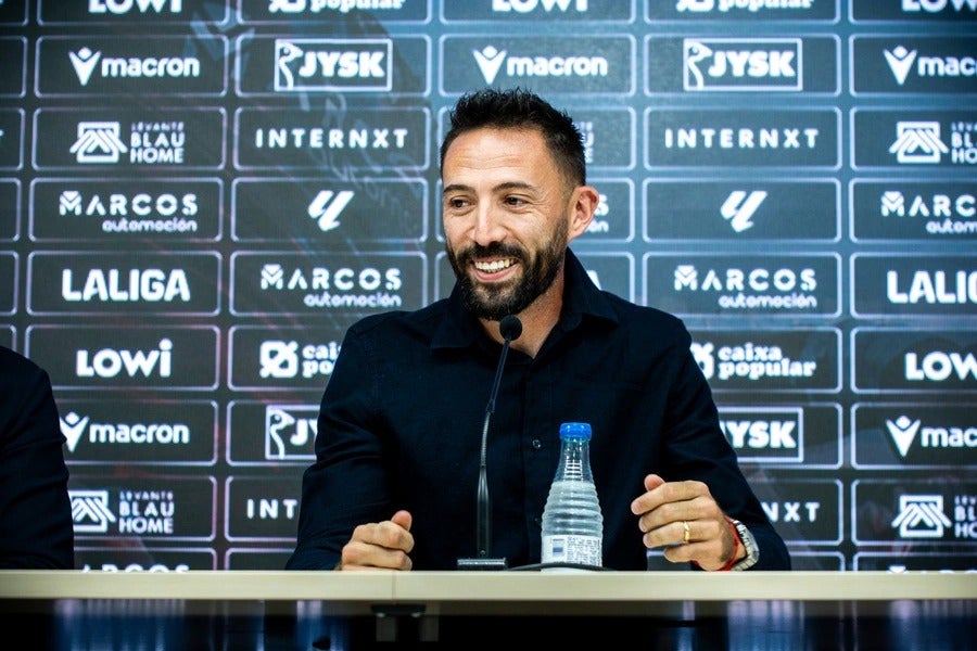 Morales se despide del Levante: "Quiero seguir disfrutando del fútbol" Morales se despide del Levante: "Quiero seguir disfrutando del fútbol"