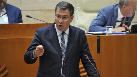 La Asamblea insta al Gobierno a ampliar el horario del Aeropuerto de Badajoz y a implantar el sistema antiniebla La Asamblea insta al Gobierno a ampliar el horario del Aeropuerto de Badajoz y a implantar el sistema antiniebla