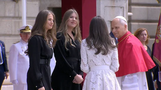 Los reyes, la princesa de Asturias y la infanta Sofía reciben al Papa en el Palacio Real Los reyes, la princesa de Asturias y la infanta Sofía reciben al Papa en el Palacio Real