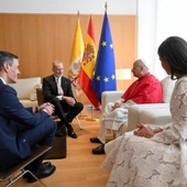 Imagen del Papa León XIV con los reyes y el presidente del Gobierno en el Palacio Real Imagen del Papa León XIV con los reyes y el presidente del Gobierno en el Palacio Real