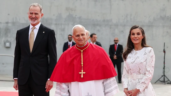 El Papa, junto a los reyes en el Aeropuerto de Barajas El Papa, junto a los reyes en el Aeropuerto de Barajas