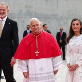 El Papa, junto a los reyes en el Aeropuerto de Barajas El Papa, junto a los reyes en el Aeropuerto de Barajas