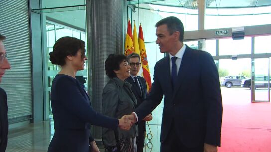 Así ha sido el saludo entre Pedro Sánchez e Isabel Díaz Ayuso