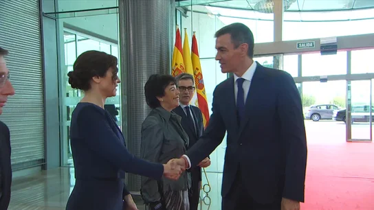 Así ha sido el saludo entre Pedro Sánchez e Isabel Díaz Ayuso Así ha sido el saludo entre Pedro Sánchez e Isabel Díaz Ayuso
