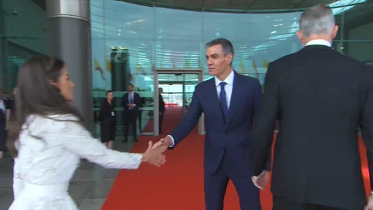 El saludo de Pedro Sánchez con los Reyes El saludo de Pedro Sánchez con los Reyes