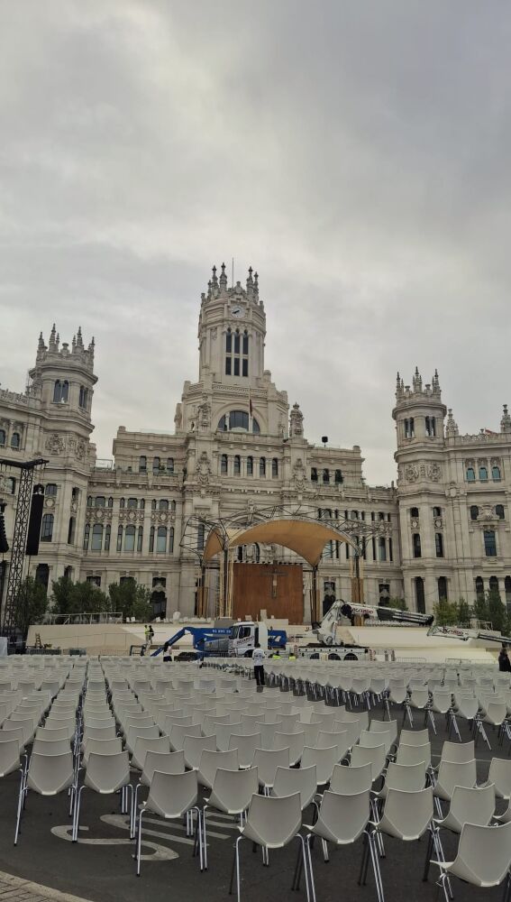 Todo preparado en Cibeles para la llegada del Papa