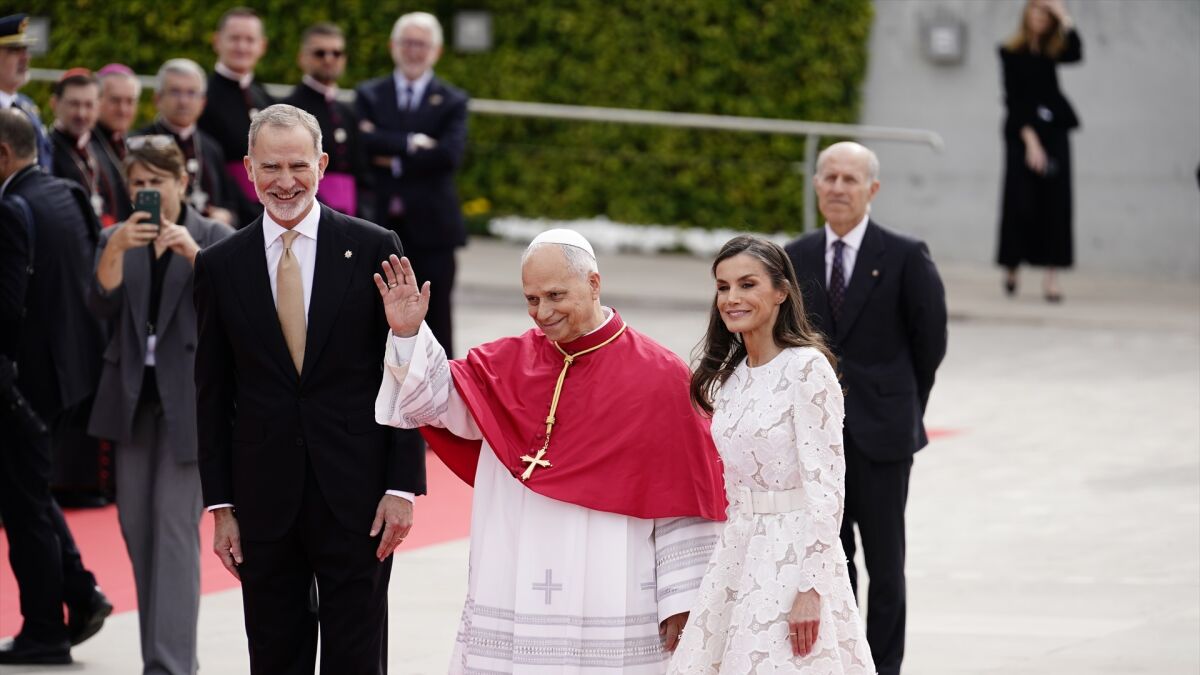 El motivo por el que la reina Letizia puede vestir de blanco