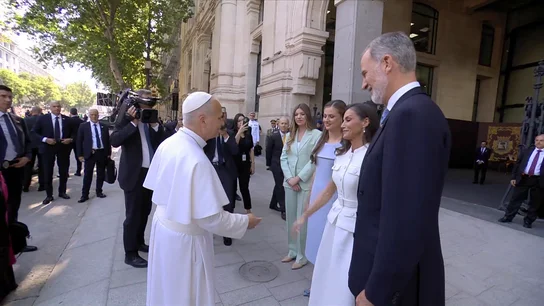 Así ha sido el recibimiento en Cibeles de la familia real al Papa Así ha sido el recibimiento en Cibeles de la familia real al Papa