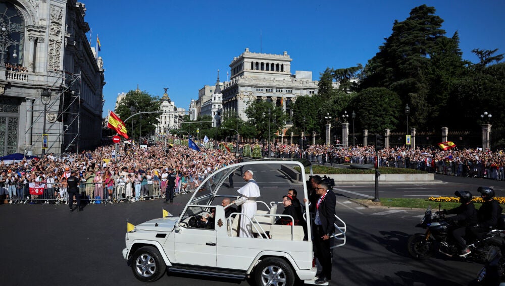 El Papa llega a Cibeles