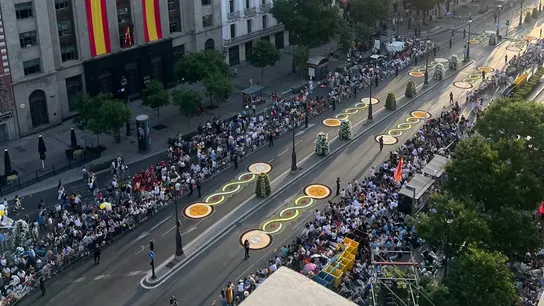 Miles de fieles esperan al Papa en Cibeles Miles de fieles esperan al Papa en Cibeles