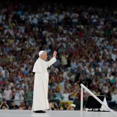 El papa León XIV bendice a los fieles en el Bernabéu El papa León XIV bendice a los fieles en el Bernabéu
