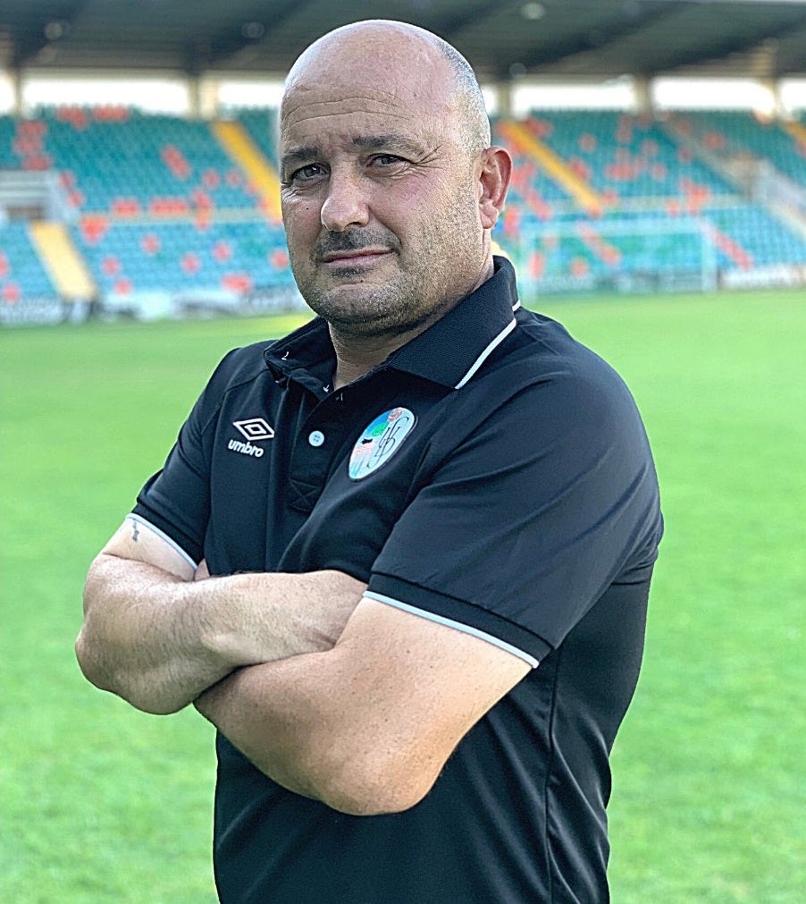 Unionistas, interesado en la situación del entrenador de porteros Luis Hernández Unionistas, interesado en la situación del entrenador de porteros Luis Hernández