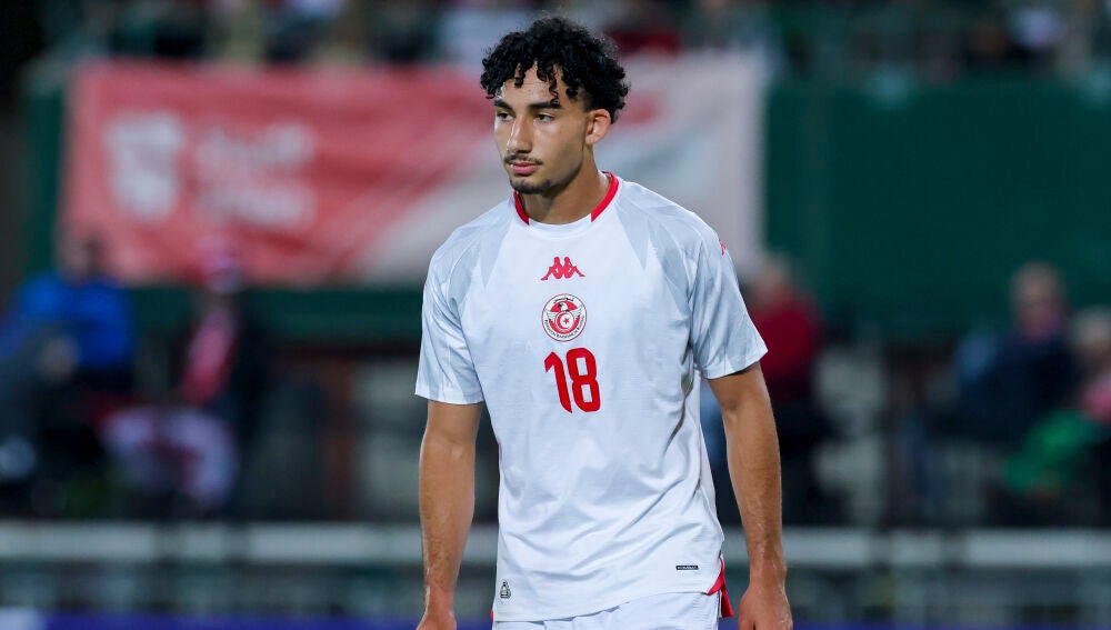 Rayan Elloumi durante el partido Austria - Túnez