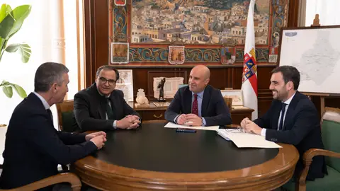 Reunión entre la Diputación de Almería y la UAL Reunión entre la Diputación de Almería y la UAL