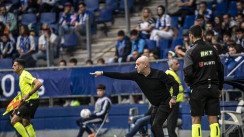 Calero en un partido en el Tartiere con el Levante