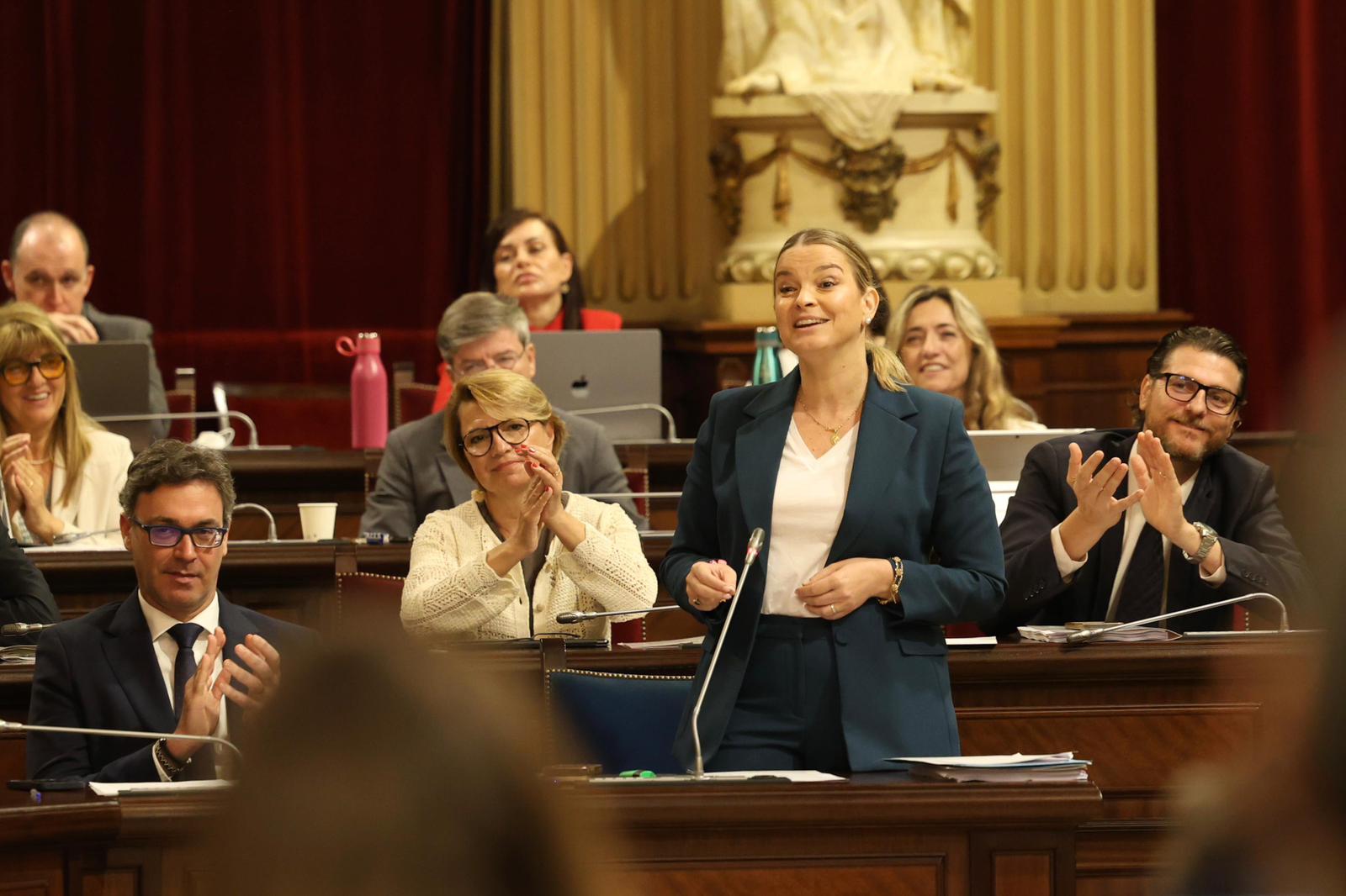 Prohens estalla contra Aena por los 36 millones de pasajeros en Palma y reivindica su “contención” turística Prohens estalla contra Aena por los 36 millones de pasajeros en Palma y reivindica su “contención” turística