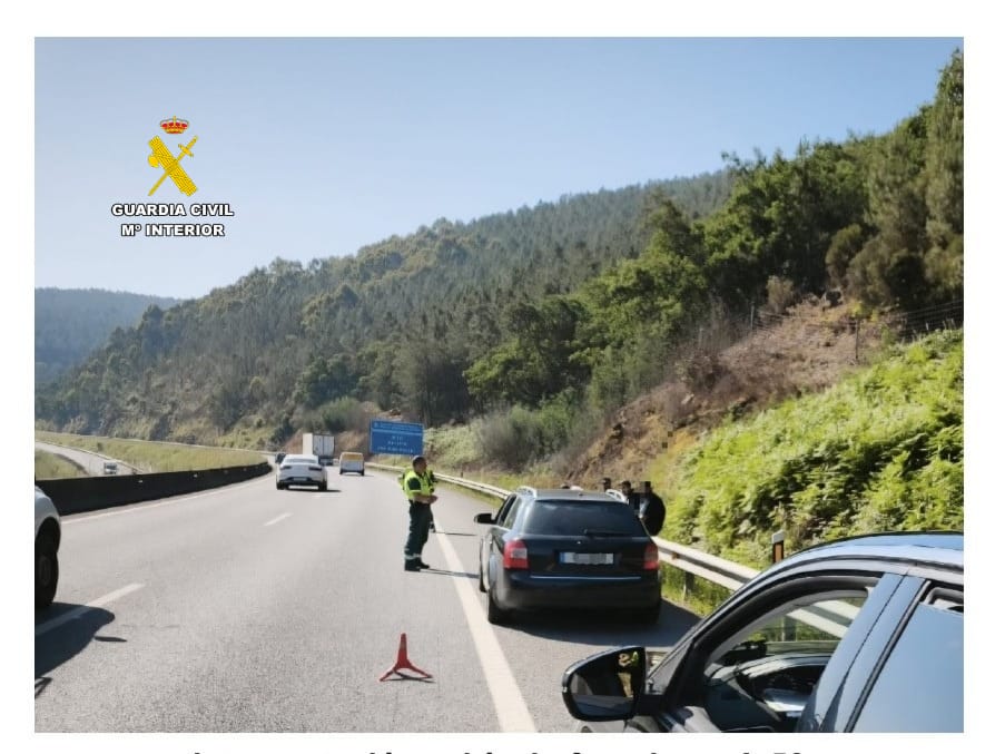 Danse a fuga con cocaína nun control de velocidade Danse a fuga con cocaína nun control de velocidade