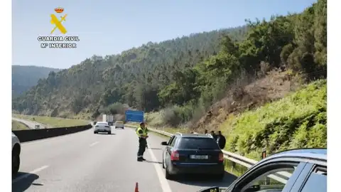 Danse a fuga con cocaína nun control de velocidade Danse a fuga con cocaína nun control de velocidade