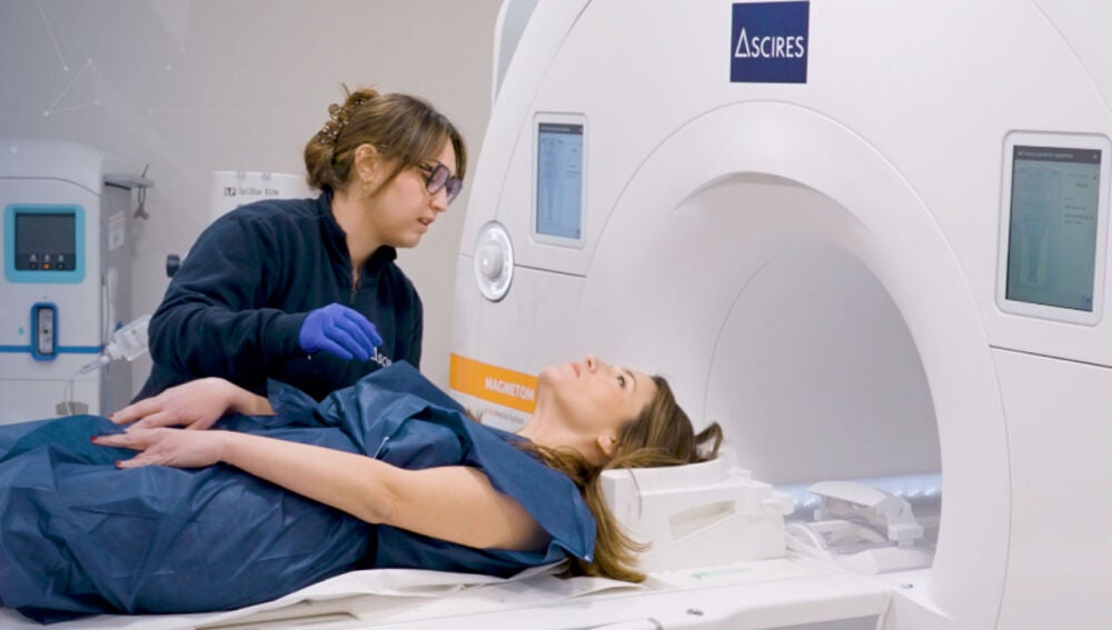 La resonancia magnética cerebral es una de las pruebas que incluye el chequeo médico de Ascires, tanto para menores como mayores de 45 años. 