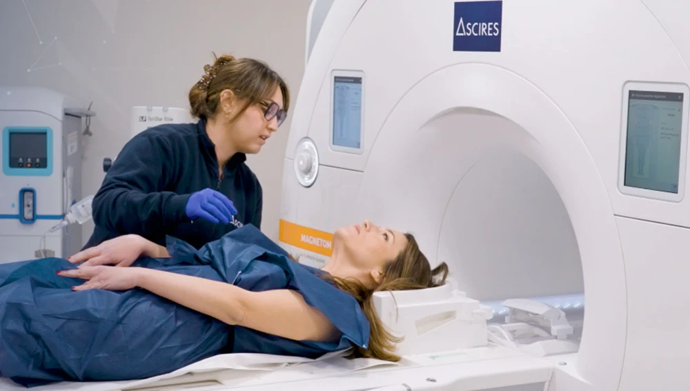 La resonancia magnética cerebral es una de las pruebas que incluye el chequeo médico de Ascires, tanto para menores como mayores de 45 años. La resonancia magnética cerebral es una de las pruebas que incluye el chequeo médico de Ascires, tanto para menores como mayores de 45 años.