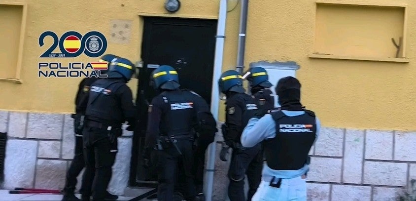 La Policía Nacional libera a dos víctimas y detiene a 11 integrantes de una red criminal dedicada a la explotación sexual de mujeres vulnerables La Policía Nacional libera a dos víctimas y detiene a 11 integrantes de una red criminal dedicada a la explotación sexual de mujeres vulnerables