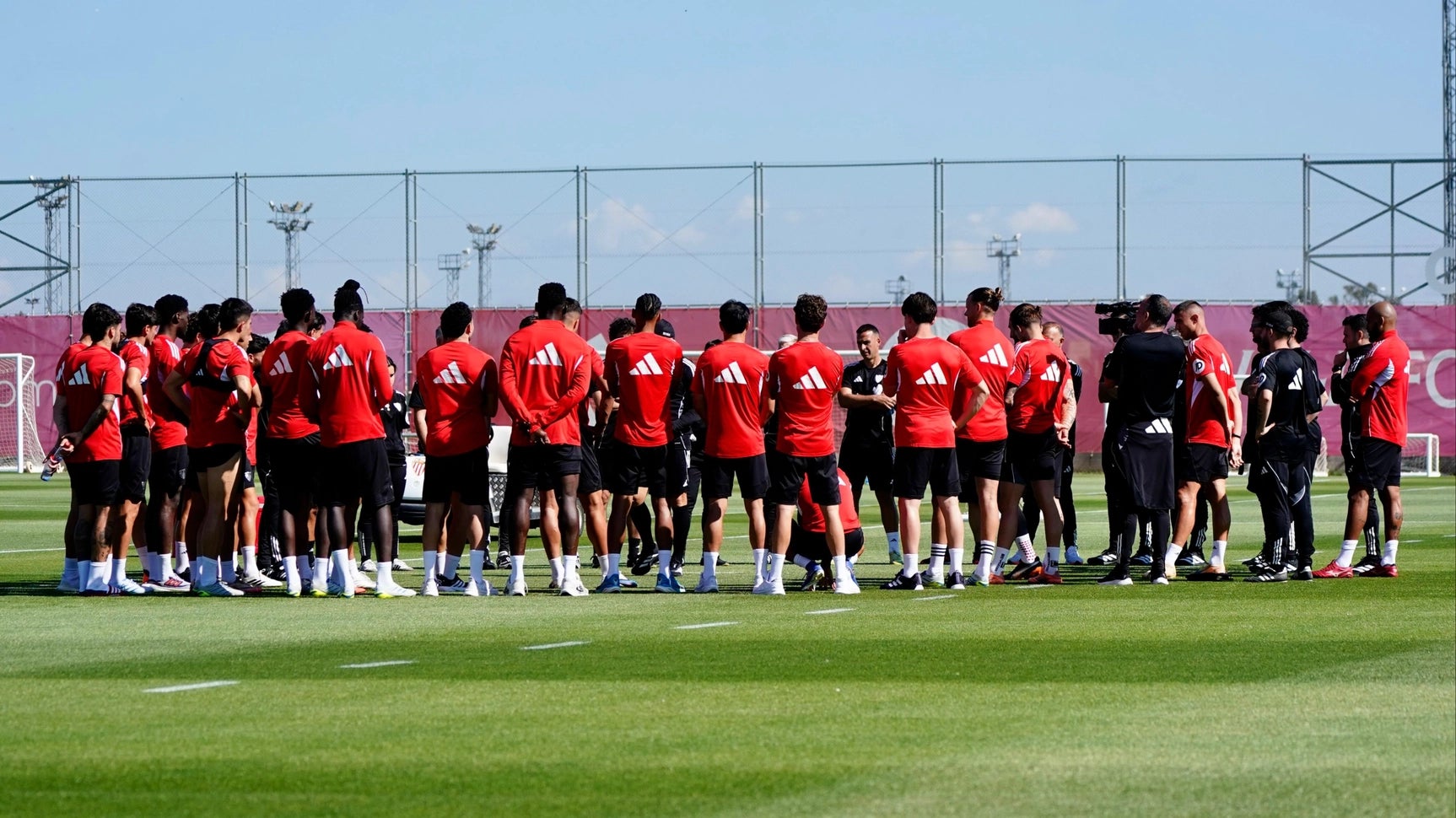 El Sevilla confirma a Plaza y arranca el 6 de julio en Montequinto El Sevilla confirma a Plaza y arranca el 6 de julio en Montequinto