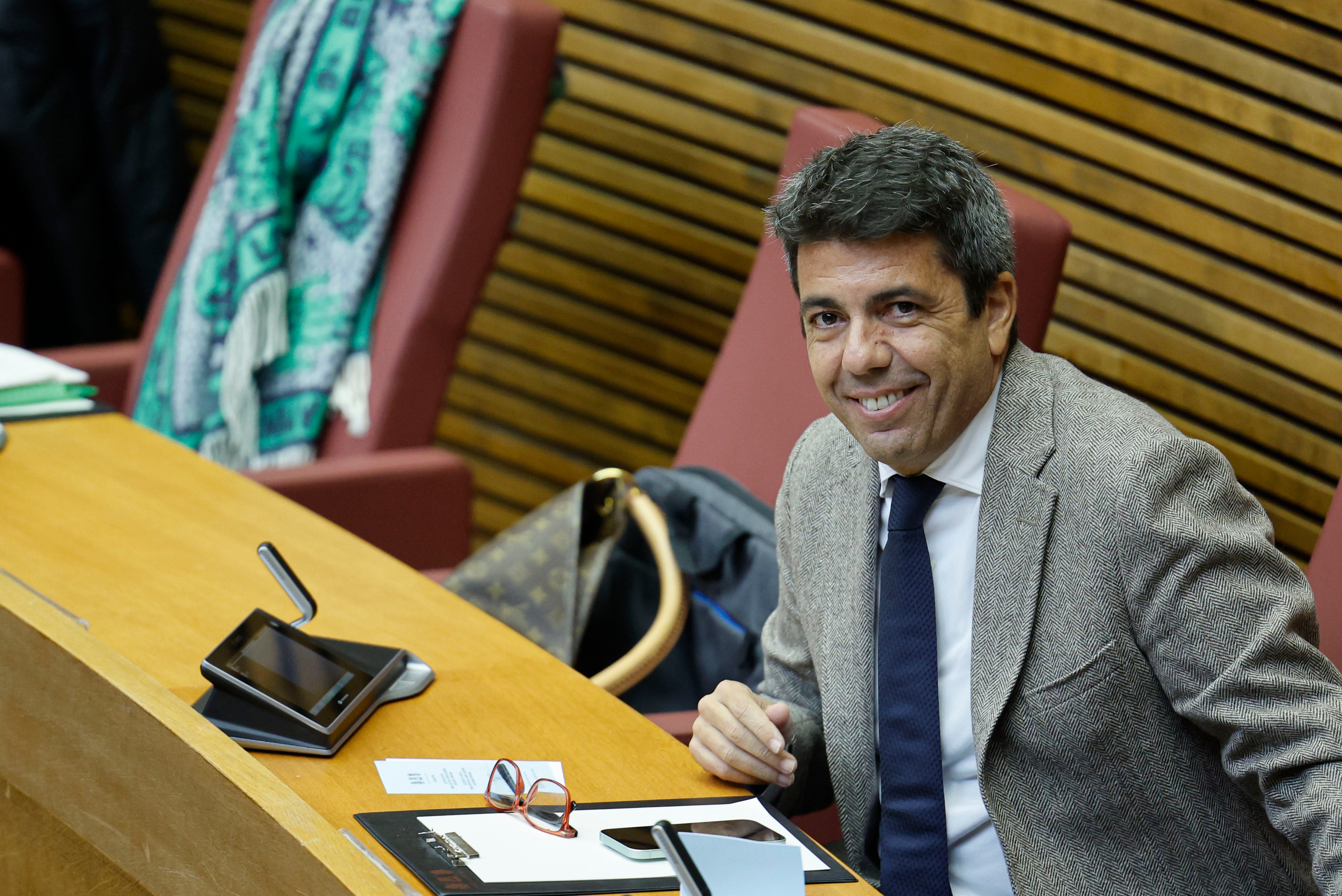 La jueza de la DANA vuelve a preguntar a Mazón si aporta voluntariamente sus mensajes La jueza de la DANA vuelve a preguntar a Mazón si aporta voluntariamente sus mensajes