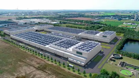 La gigafactoría de baterías para coches de Navalmoral de la Mata prevé iniciar la producción de celdas a finales de 2028 La gigafactoría de baterías para coches de Navalmoral de la Mata prevé iniciar la producción de celdas a finales de 2028