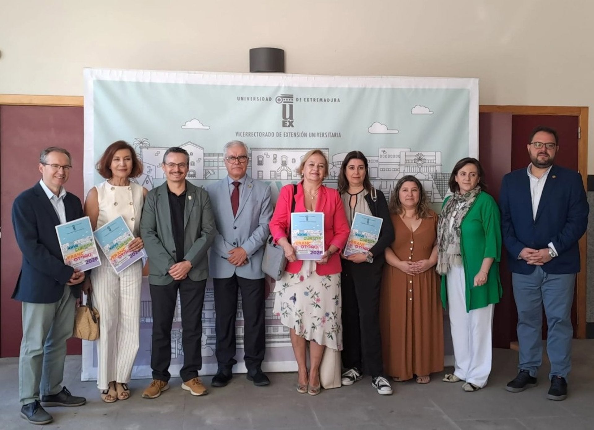 Los XXVII Cursos Internacionales de Verano/Otoño de la Universidad de Extremadura ofrecen 18 propuestas formativas Los XXVII Cursos Internacionales de Verano/Otoño de la Universidad de Extremadura ofrecen 18 propuestas formativas